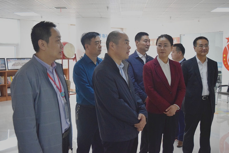熱烈歡迎河南省委統(tǒng)戰(zhàn)部副部長梁險峰一行蒞臨安陽青峰網(wǎng)絡調(diào)研社會階層工作！